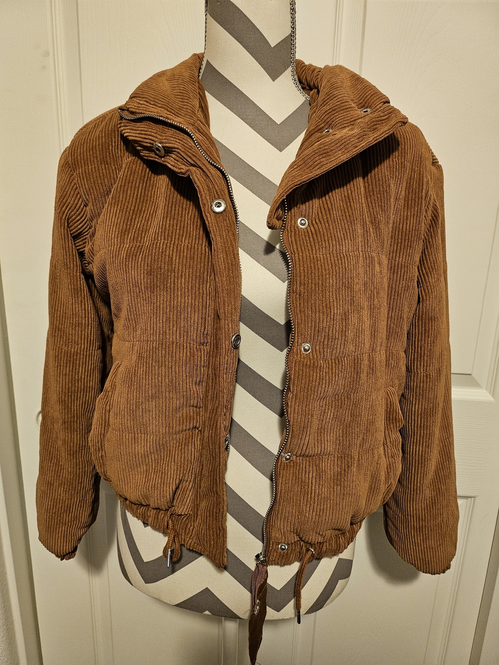 26 International 🤎 Corduroy Puffer Jacket in Brown